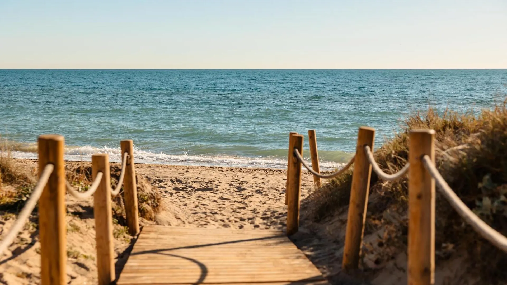 Cozy Holiday Home By The Beach In Costabella, 마르베야