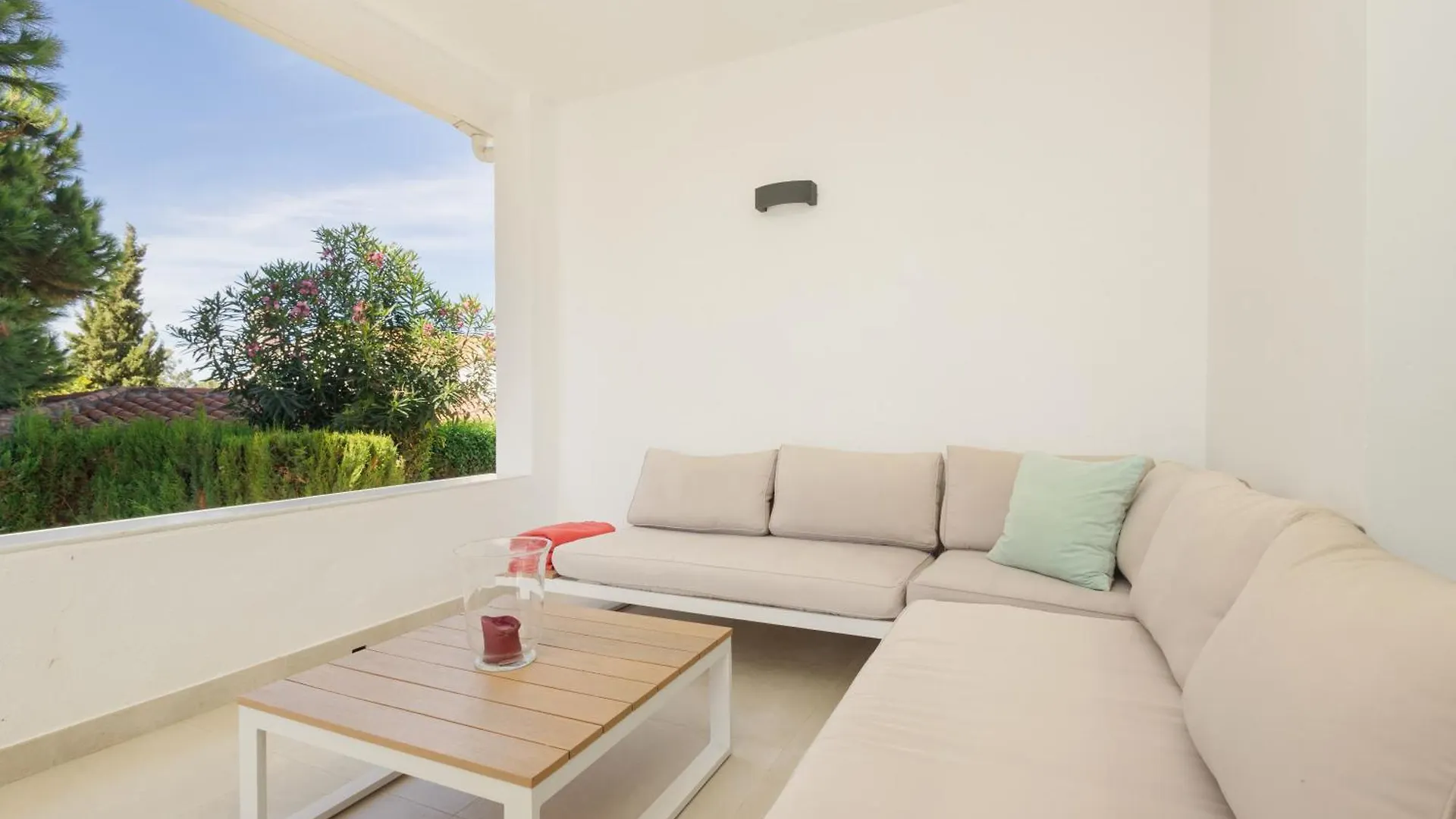 Cozy Holiday Home By The Beach In Costabella, 마르베야