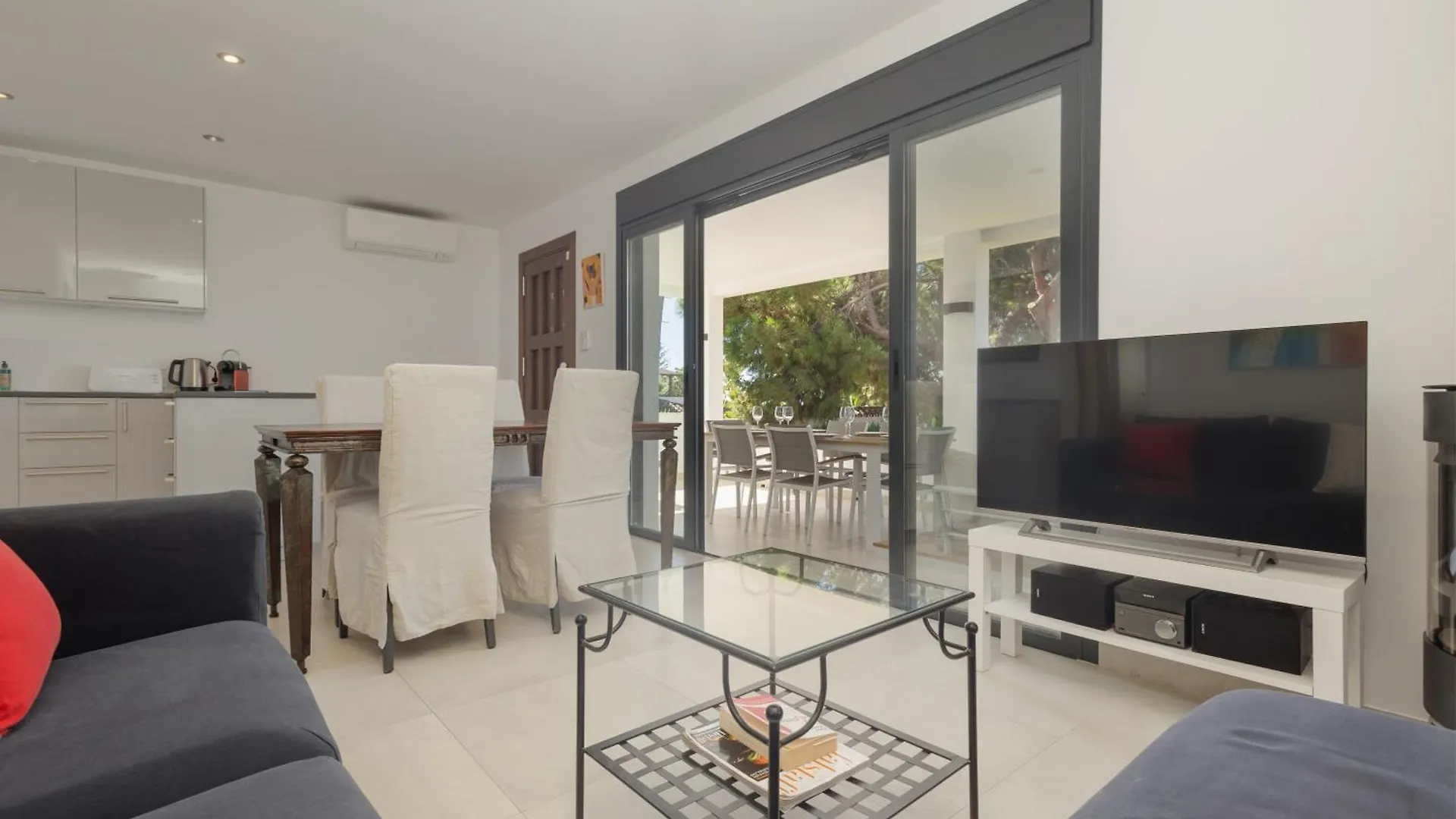 Cozy Holiday Home By The Beach In Costabella, 마르베야