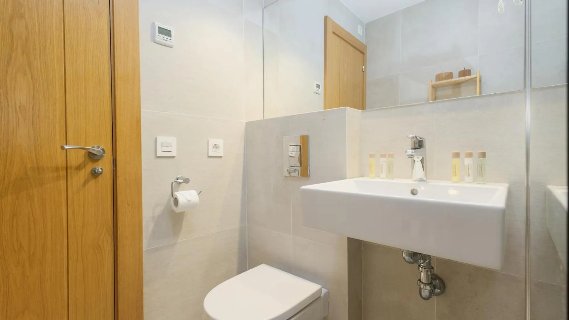 Cozy Holiday Home By The Beach In Costabella, 마르베야