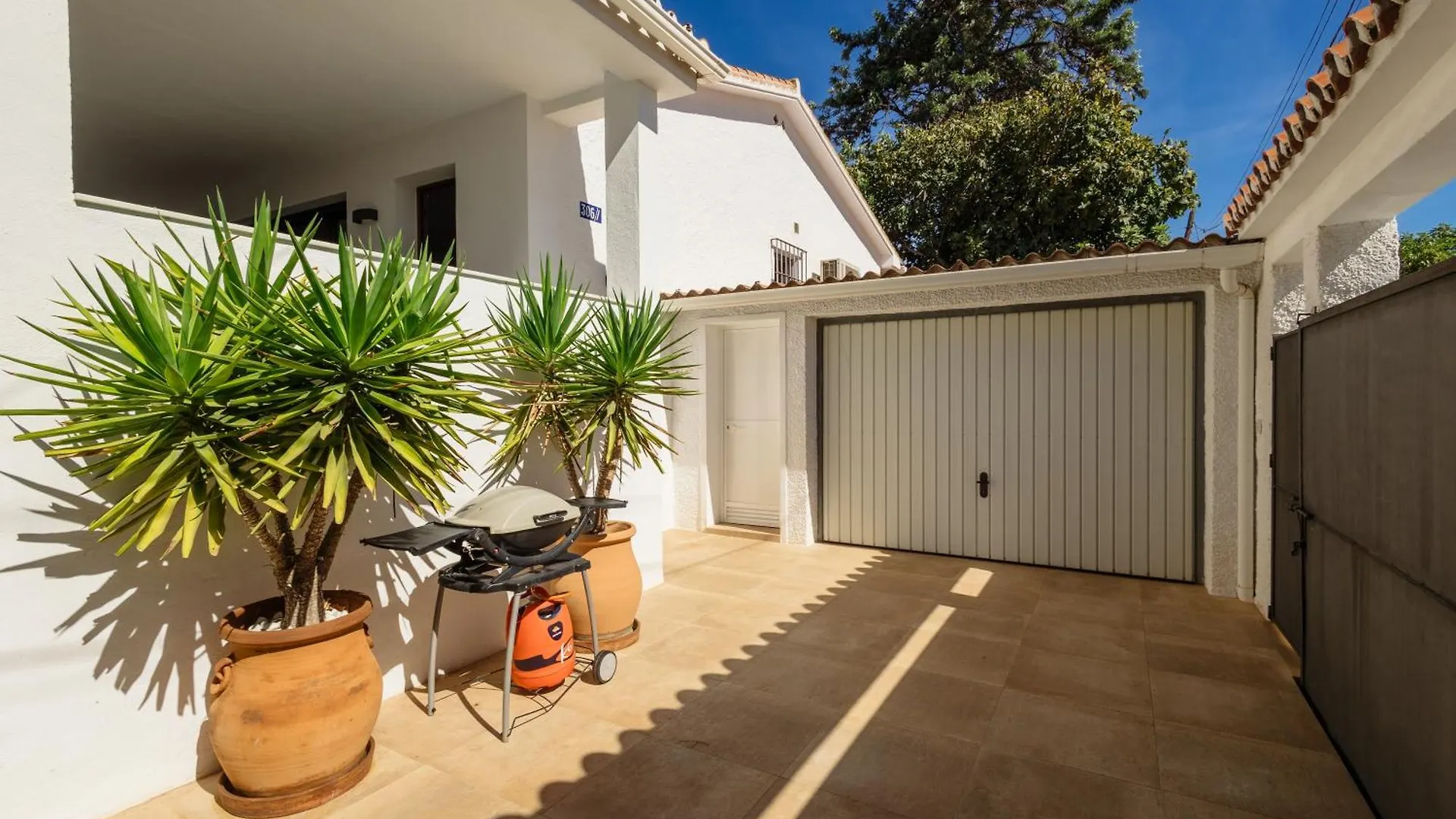 Cozy Holiday Home By The Beach In Costabella, Marbella